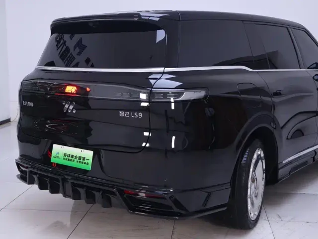 IM Motors LS9 — Фото автомобиля 8