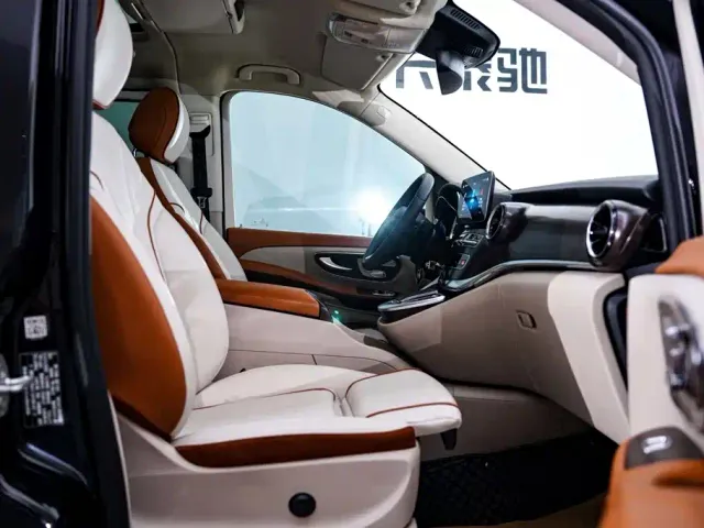 Mercedes-Benz V-Class — Фото автомобиля 18