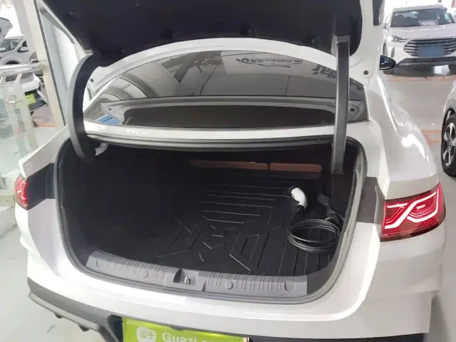 BYD Qin L — Фото автомобиля 18