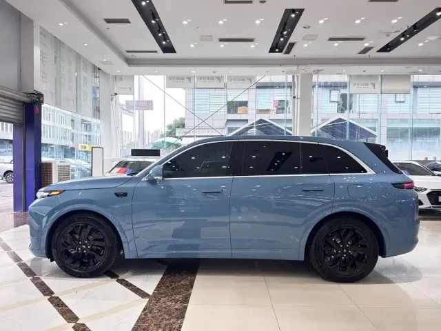Li Auto L7 — Фото автомобиля 16