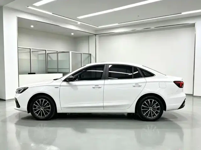 Roewe i5 — Фото автомобиля 3