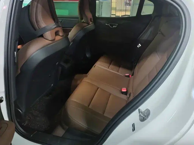 Volvo S60 — Фото автомобиля 16