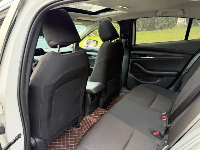 Mazda Axela — Фото автомобиля 11