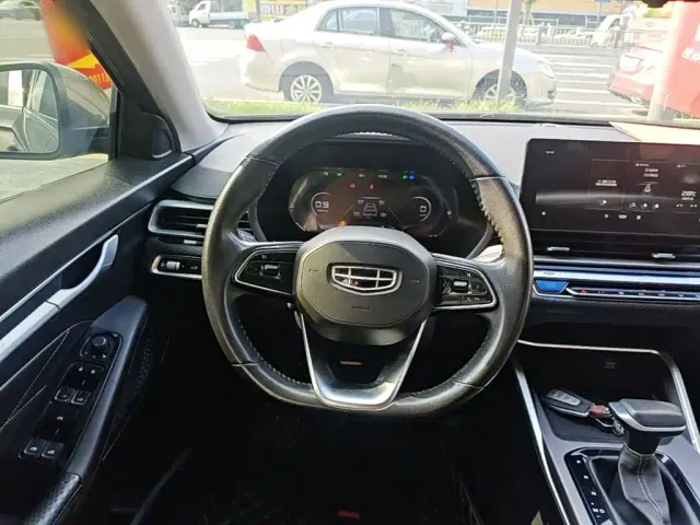 Geely Emgrand — Фото автомобиля 10