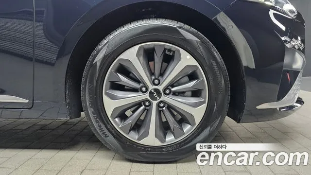 Kia K8 Hybrid — Фото автомобиля 6