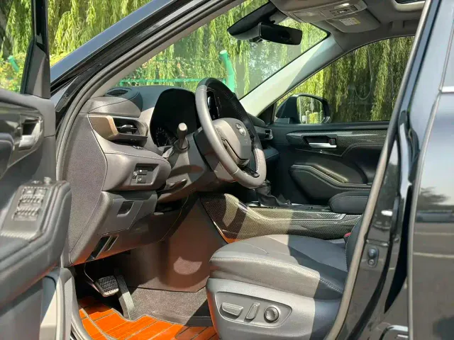 Toyota Highlander — Фото автомобиля 4