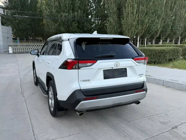 Toyota RAV4 — Фото автомобиля 6