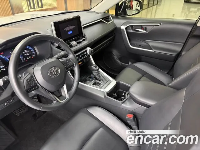 Toyota RAV4 Generation 5 — Фото автомобиля 10