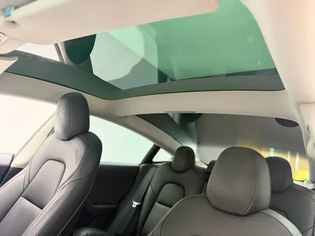 Tesla Model 3 — Фото автомобиля 10