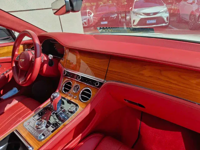 Bentley Continental — Фото автомобиля 7