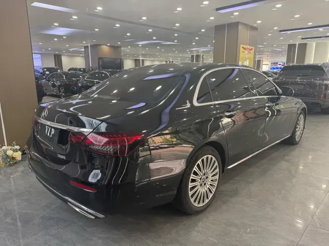 Mercedes-Benz E-Class — Фото автомобиля 6