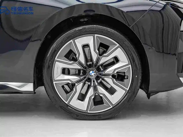 BMW 7 Series — Фото автомобиля 11