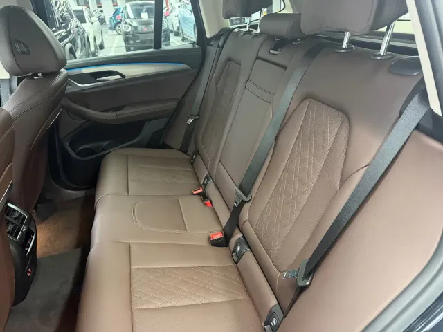 BMW iX3 — Фото автомобиля 12