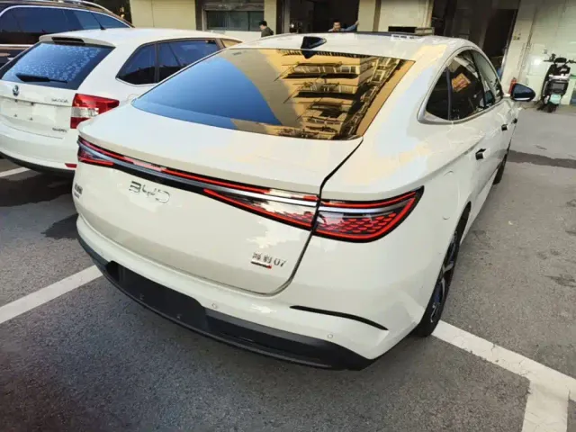 BYD Seal 07 DM-i — Фото автомобиля 6
