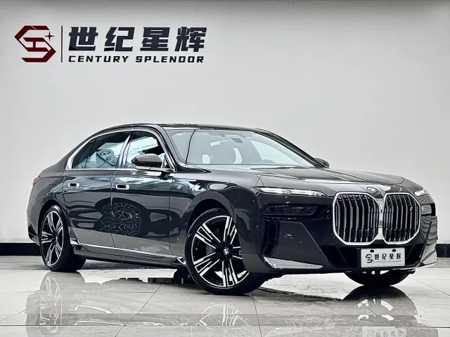 BMW i7 — Фото автомобиля 4