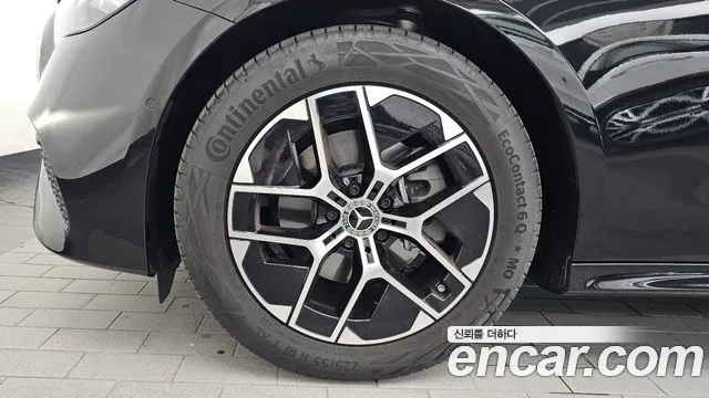 Mercedes-Benz E-Class — Фото автомобиля 5