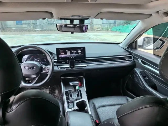 Geely Emgrand — Фото автомобиля 4