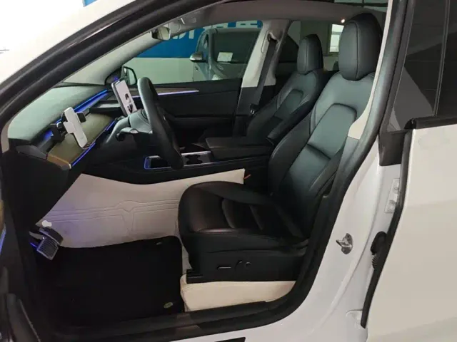 Tesla Model Y — Фото автомобиля 14