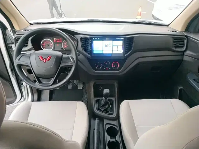 Wuling Hongguang V — Фото автомобиля 9