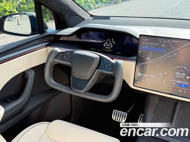 Tesla Model X — Фото автомобиля 6