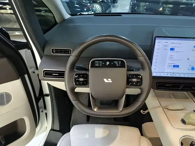 Li Auto MEGA — Фото автомобиля 10