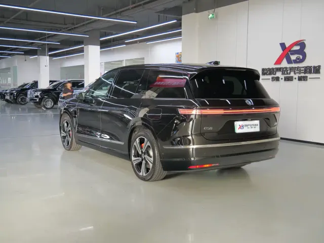Nio ES8 — Фото автомобиля 5