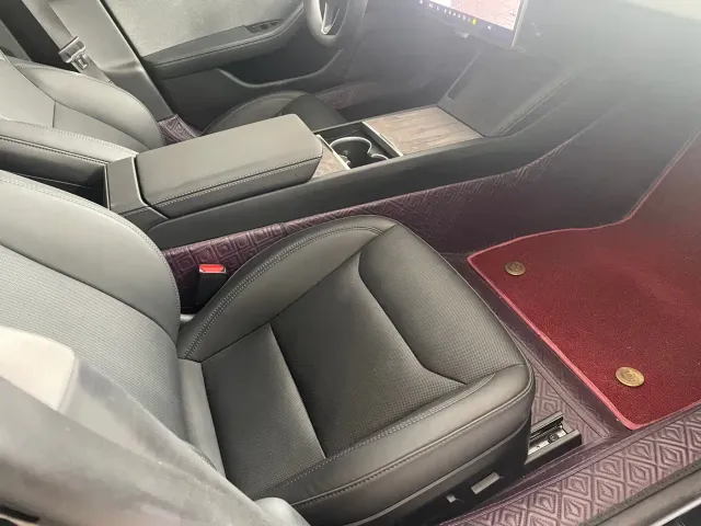 Tesla Model 3 — Фото автомобиля 10