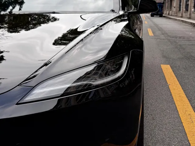 Tesla Model 3 — Фото автомобиля 4