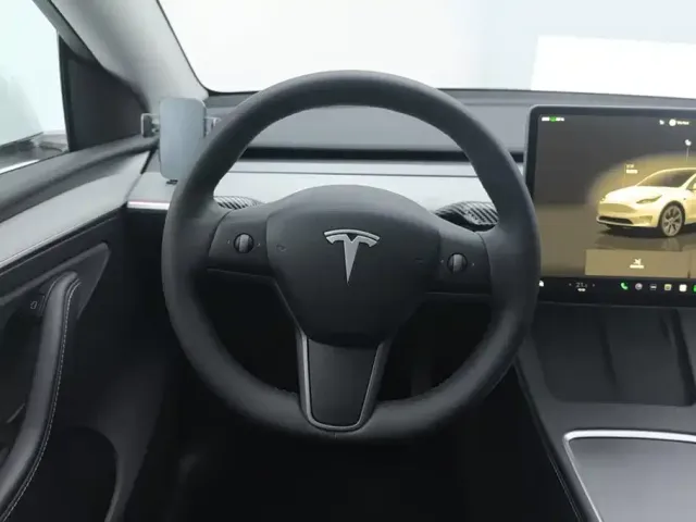 Tesla Model Y — Фото автомобиля 15