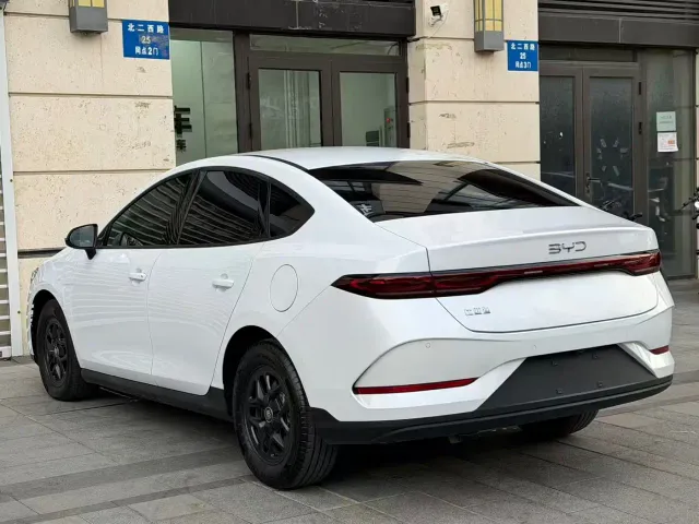 BYD Qin PLUS — Фото автомобиля 10