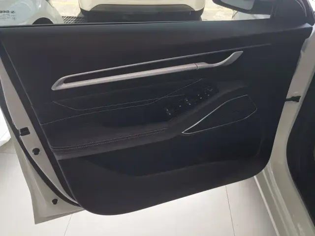 Geely Emgrand — Фото автомобиля 7