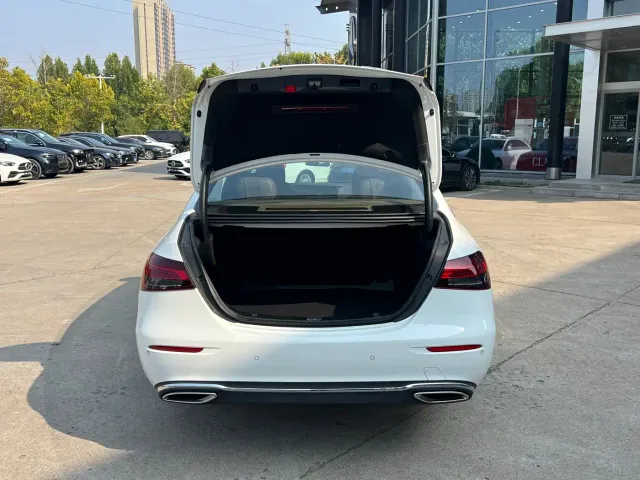 Mercedes-Benz E-Class — Фото автомобиля 8