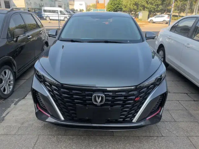 Changan Eado — Фото автомобиля 2