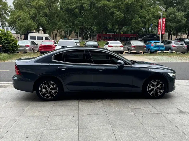 Volvo S60 — Фото автомобиля 8