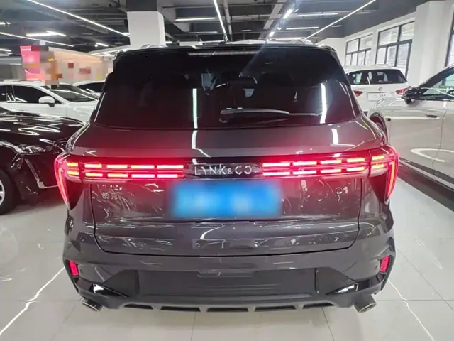 Lynk & Co 01 — Фото автомобиля 5