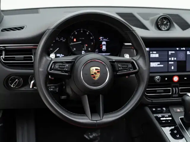 Porsche Macan — Фото автомобиля 11