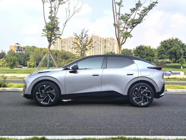 Lynk & Co Z20 — Фото автомобиля 9