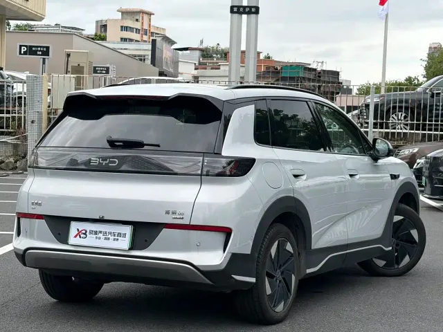 BYD Sealion 05 EV — Фото автомобиля 6