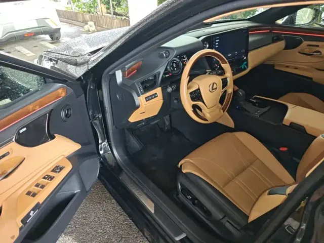 Lexus ES — Фото автомобиля 15