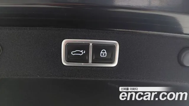 Hyundai Grandeur Grandeur (GN7) 2.5 Бензин 2WD — Фото автомобиля 17