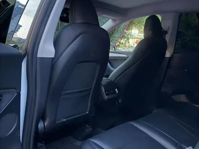 Tesla Model Y — Фото автомобиля 4