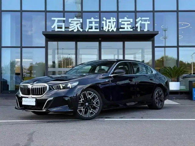 BMW 5 Series — Фото автомобиля 2