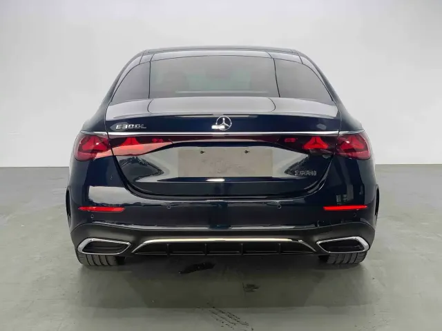 Mercedes-Benz E-Class — Фото автомобиля 6