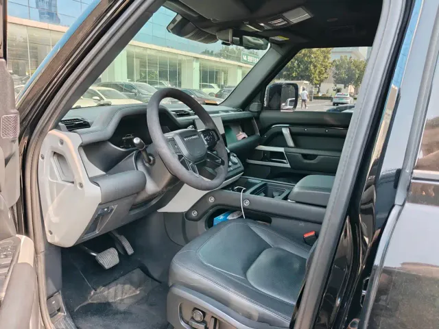 Land Rover Defender — Фото автомобиля 6
