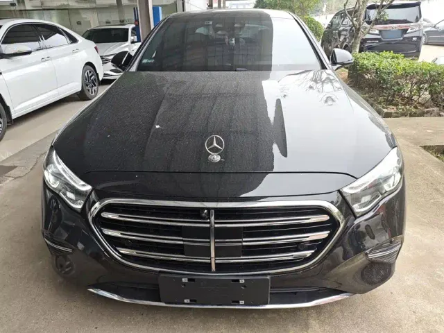Mercedes-Benz E-Class — Фото автомобиля 2