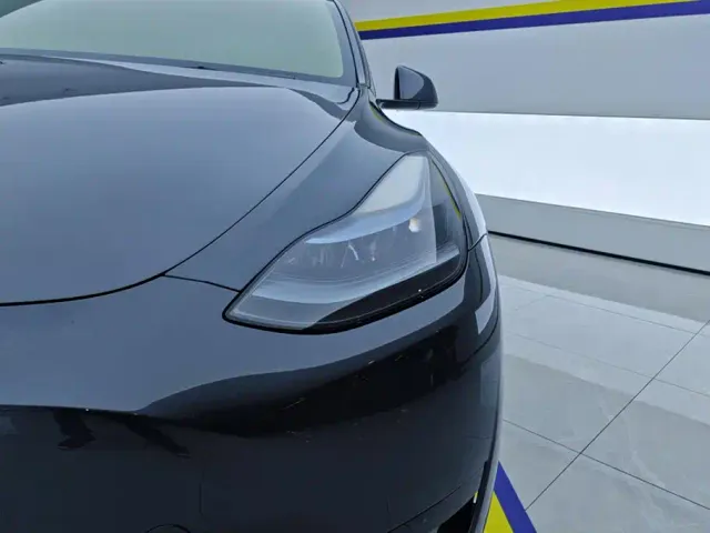 Tesla Model Y — Фото автомобиля 5
