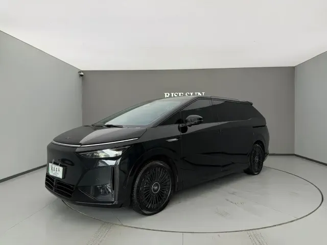 Фотография автомобиля — Xpeng X9