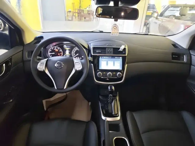 Nissan Tiida — Фото автомобиля 12