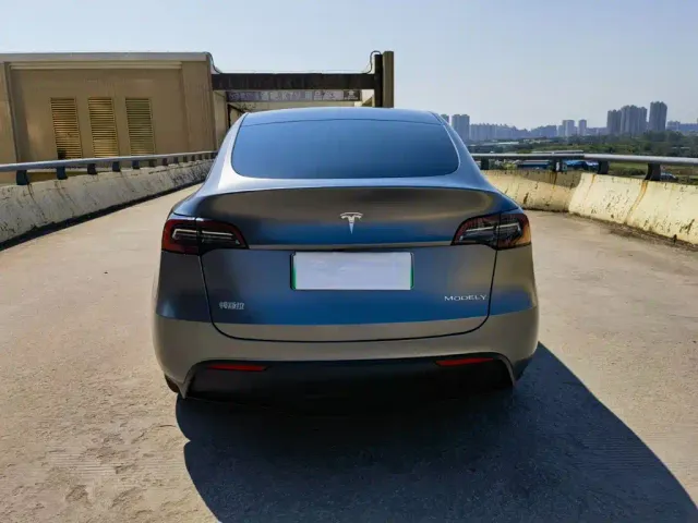 Tesla Model Y — Фото автомобиля 5