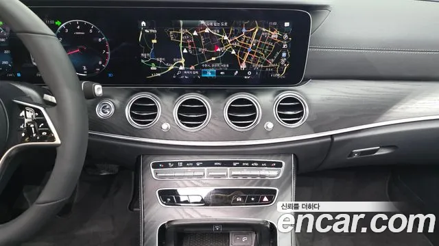 Mercedes-Benz E-Class — Фото автомобиля 12